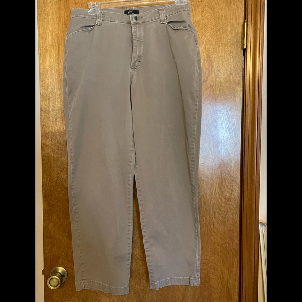 Lee Khakis